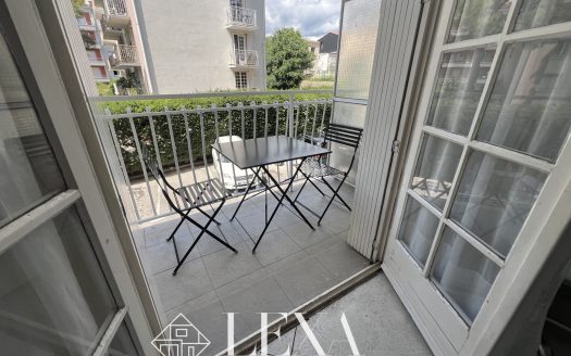 Studio rénové avec loggia, balcon, parking et cave Résidence sécurisé