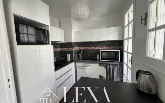 Studio rénové avec loggia, balcon, parking et cave Résidence sécurisé